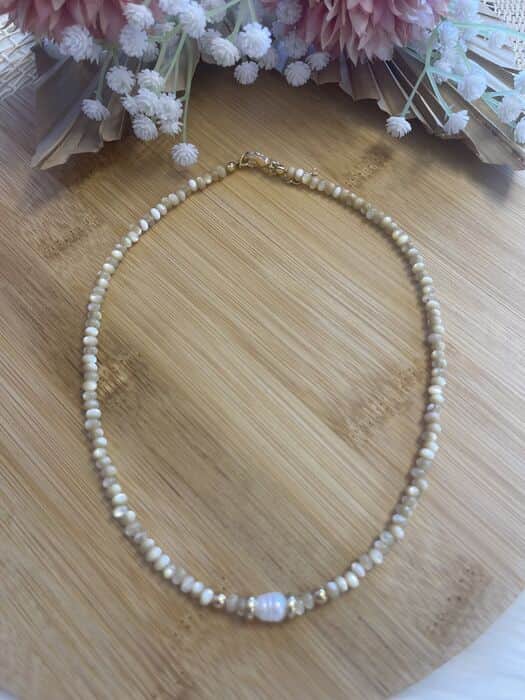 שרשרת אבני צדף צבע קאמל