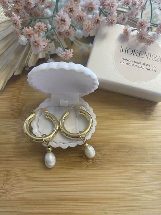 עגילי חישוק פנינה לבנה