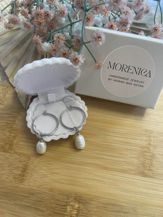 עגילי חישוק פנינה לבנה