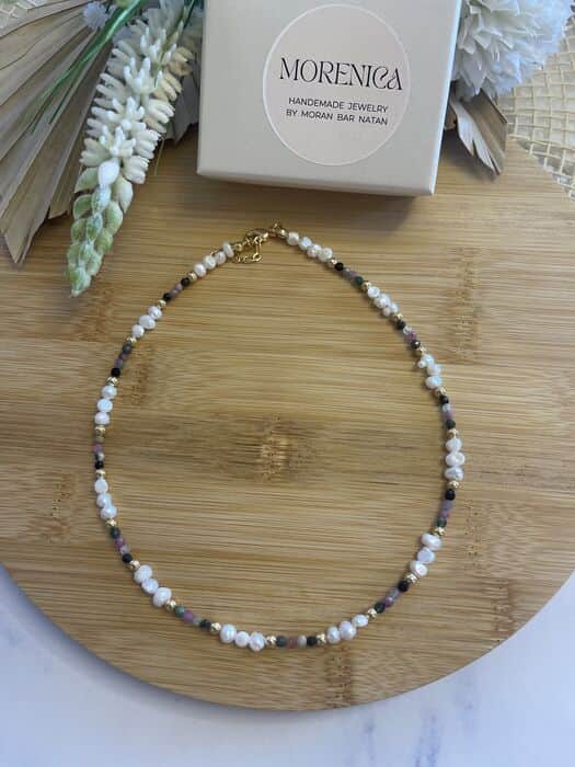 שרשרת פנינים בשילוב אבני טורמלין
