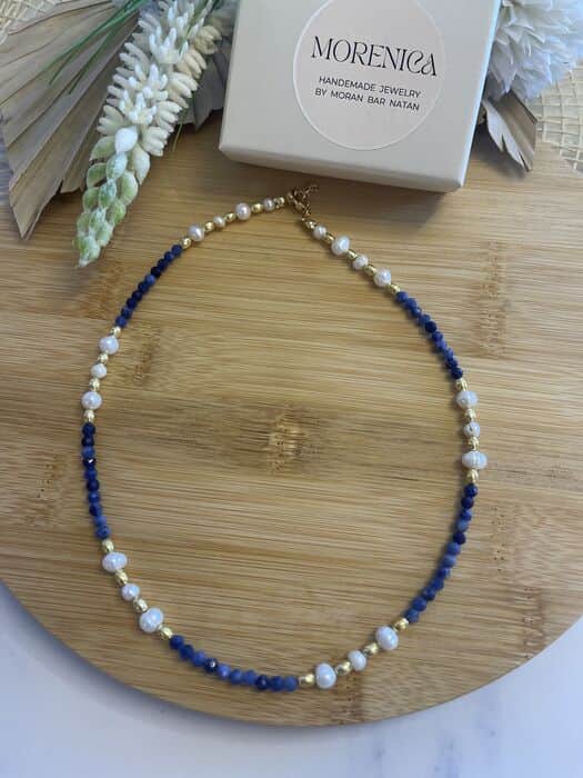 שרשרת פנינים בשילוב אבני לאפיס
