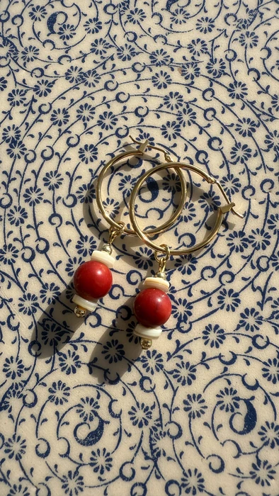 עגילי חישוק שלה