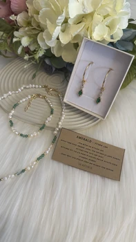 צמיד פנינים ואבן חן אמרלד