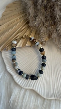 צמיד בין העצים