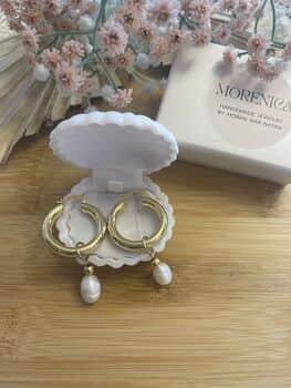 עגילי חישוק פנינה לבנה