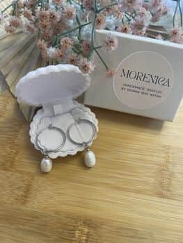 עגילי חישוק פנינה לבנה