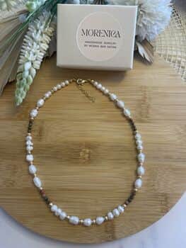 שרשרת פנינים בשילוב אבני יוניקייט