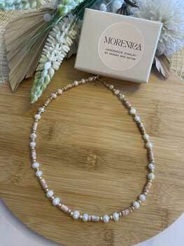 שרשרת פנינים בשילוב אבני ג'ספר אפרסק