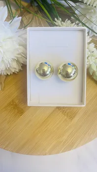 עגילי כדור צמודים