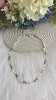שרשרת פנינים בשילוב אבני אמרלד